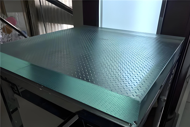 Anti-slip Glass
